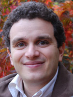 M 101220 Major prize for art lecturer