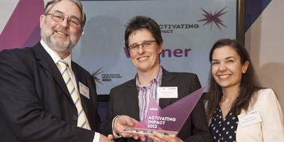 M 130402 Award boost for knowledge exchange M 130402 Award boost for knowledge exchange