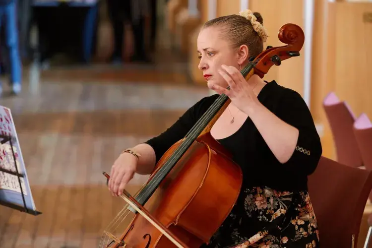 Natalie Poyser plays the cello