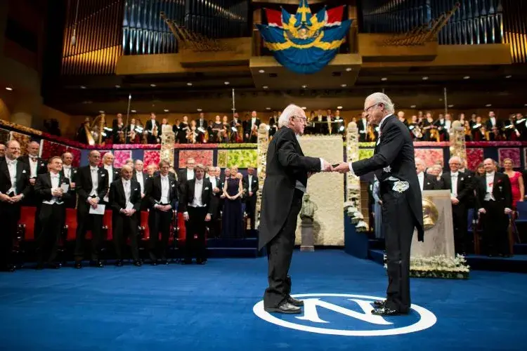 The late Professor Peter Higgs receives his Nobel Prize medal. 