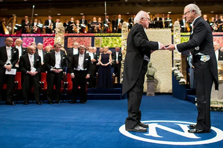 Peter Higgs recieves Nobel Prize