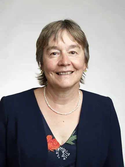 Portrait photo of prof Gabi Hegerl 